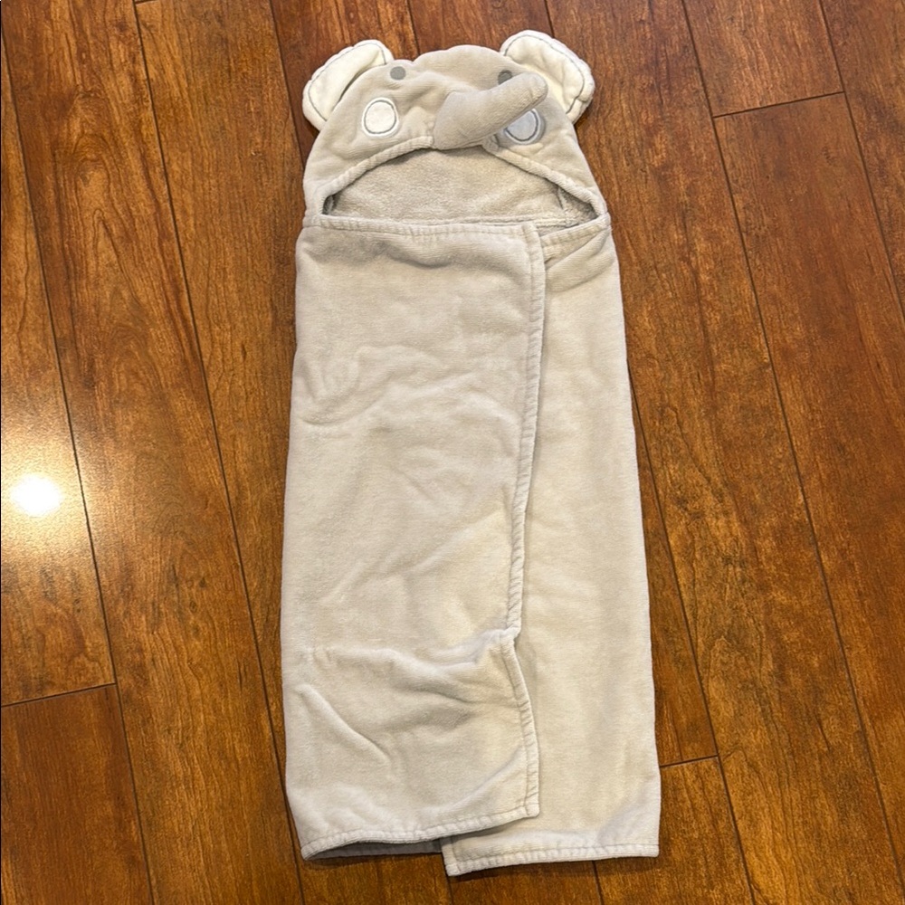 NWOT Pottery Barn Kids Hooded Baby Elephant Towel